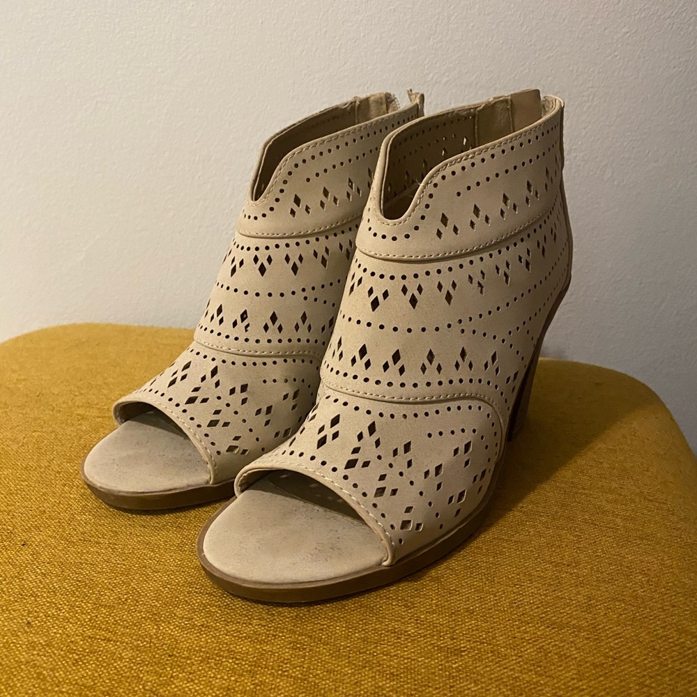 JELLYPOP Beige Heels